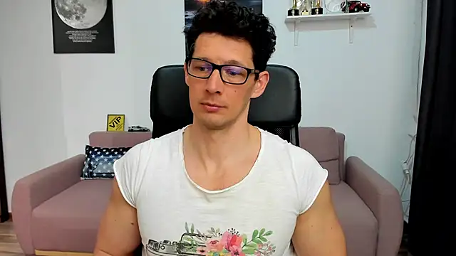 brutusk08 (Ask my age) - Cumshow in freechat