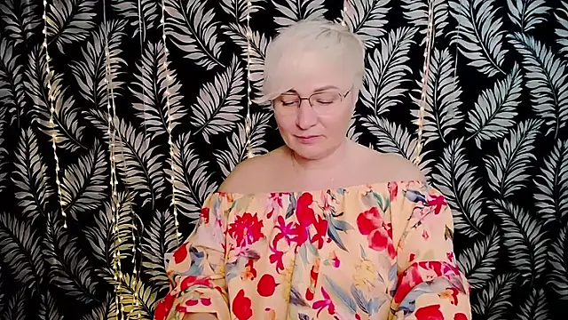 Olivia_playful webcam