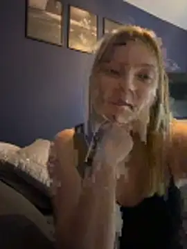 Webcam Model (Sky25x)  is live.Free join now!