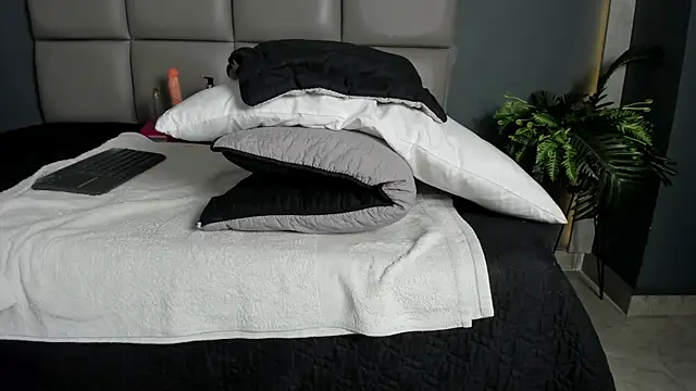 JOEYMIILLS live sex cam