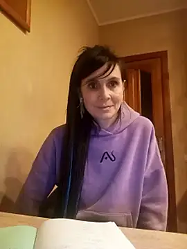 Webcam Model (Francenia_lolis)  is live.Free join now!