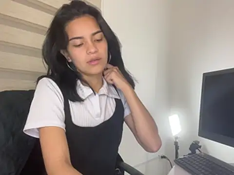 bliinkii_and_luka_ webcam