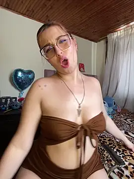 Webcam Model (CoraVibes)  is live.Free join now!