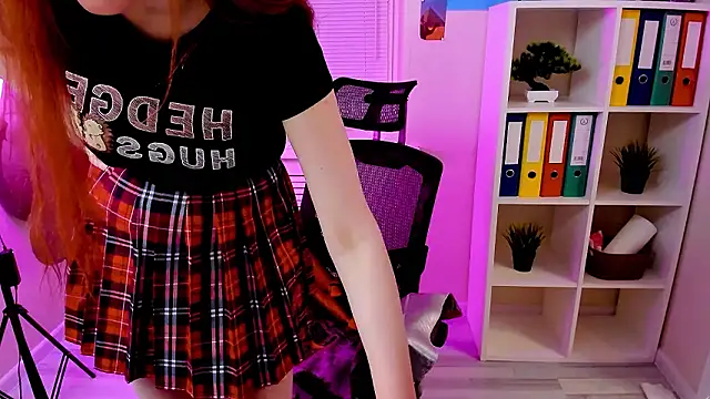 CarolGiggly live sex cam