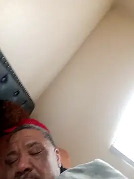 yellowwetfox's live cam