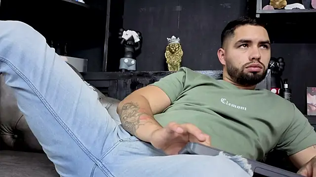 matteosantos Live Webcam on Stripchat