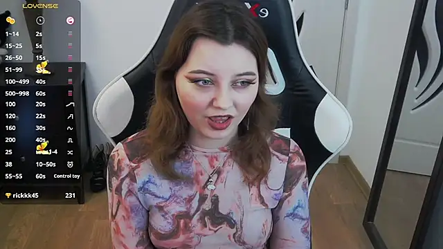 pretty_little_thing webcam