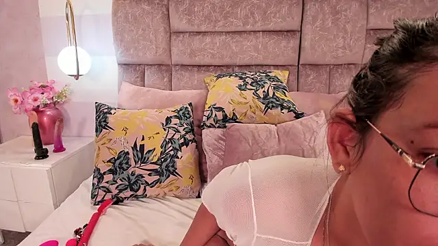 charlottehart1 webcam