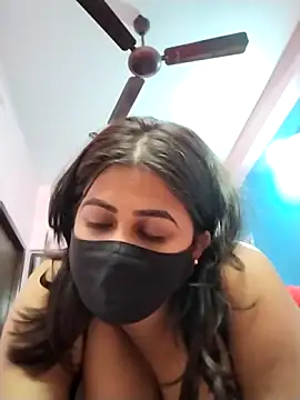 Webcam Model (pinkihot23) is live