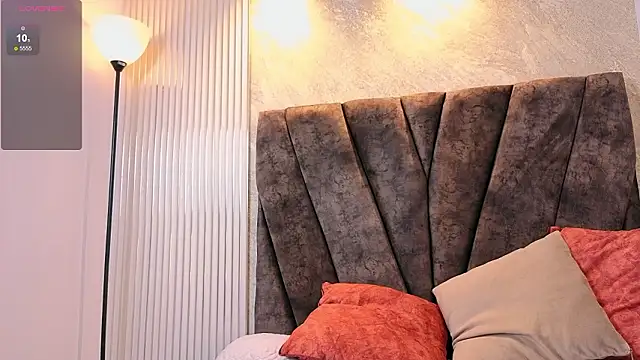 zoe_hugeboobs webcam