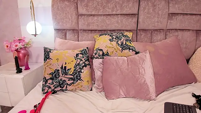 charlottehart1 webcam