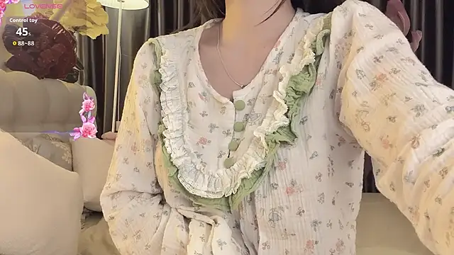 --102KymMiiss-- webcam