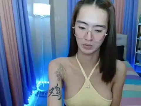 XxTsUncutAskaxX webcam