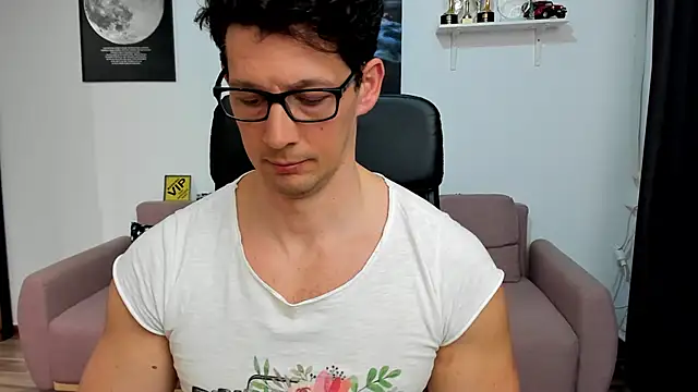 brutusk08 (Ask my age) - Cumshow in freechat