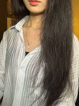 Nhinhi18 live sex cam