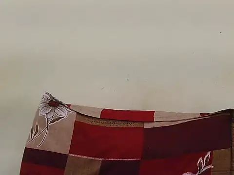 beautiful_ladki (F teen) - oily boobes