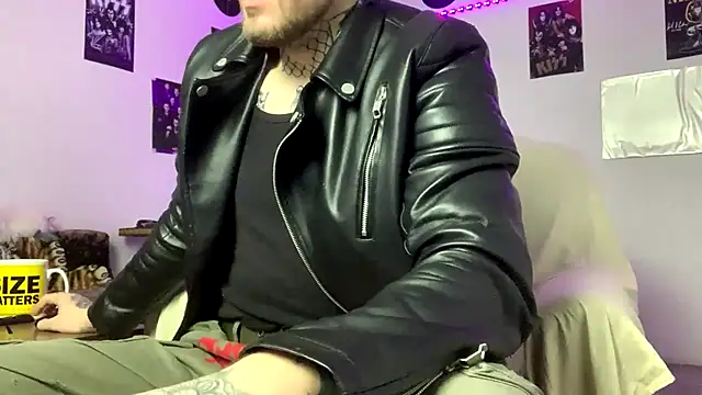 Huntall77 Live Webcam on Stripchat