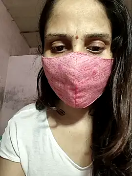 Webcam Model (XOODIVAA)  is live.Free join now!