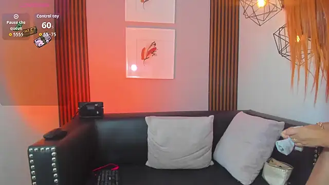 Nahiajhonson_ webcam