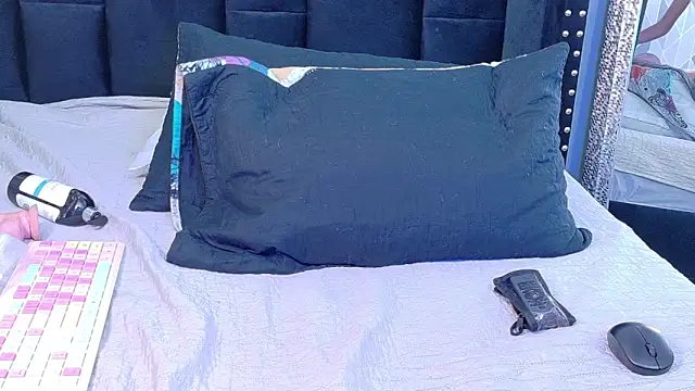 EbonyCoWorker webcam