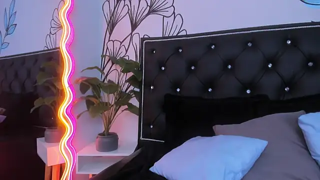 sweet_ariadna_ - Sweet_Ariadna_'s free webcam - UK Sex Cams