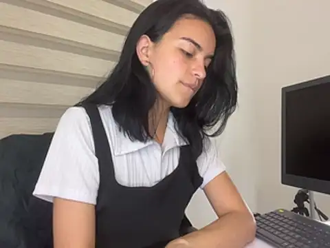 bliinkii_and_luka_ webcam