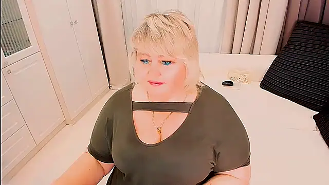 BIGTITSBBW webcam