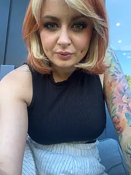 ObviouslyPeachy webcam