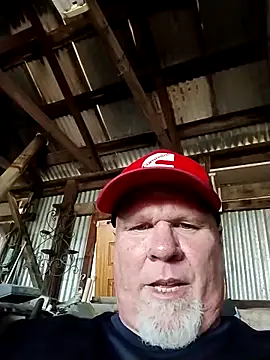 reddog833 - Reddog833's free webcam