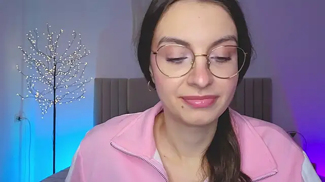 real_cutie1 - Real_cutie1's free webcam