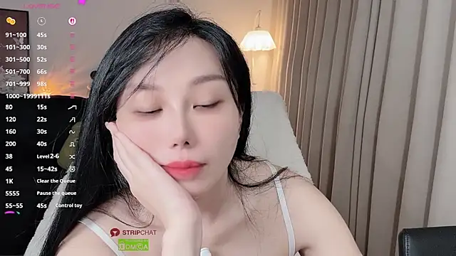 美女Xiatian520_在线直播