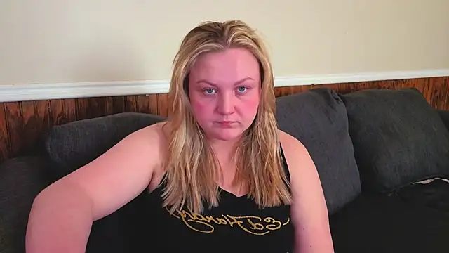 PhatAssBlond webcam