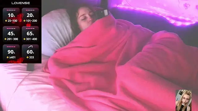 Blondiewithanass webcam