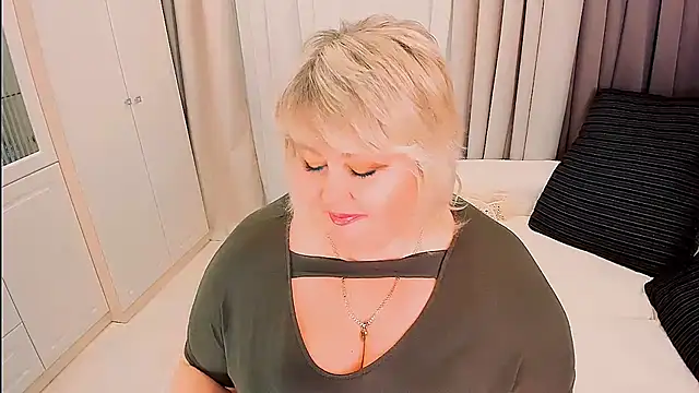 BIGTITSBBW webcam