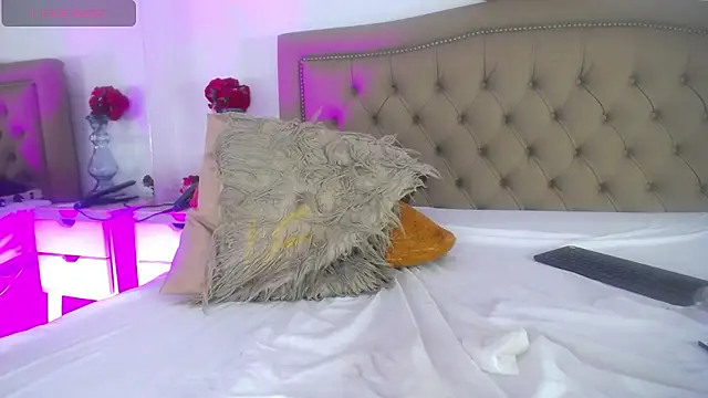 Adara_Ferrara live sex cam