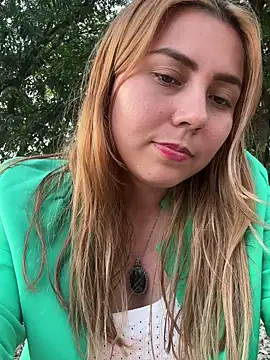 Webcam Model (Sirel_) is live