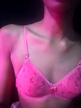 Webcam Model (BunnyBloom25) is live