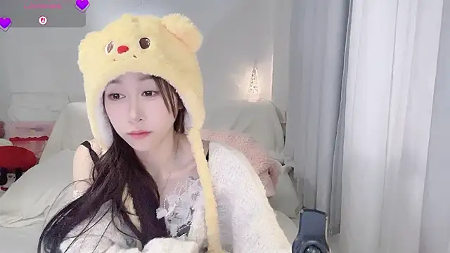 fayebae_11 (F young) - 🎯: 内衣裤 嘴唇👄含住冰块 直到水留下来