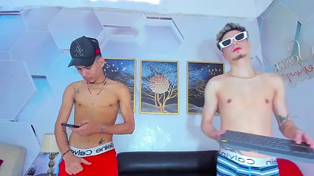 Alex_jeins_at webcam