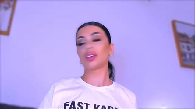 Moonamour live sex cam