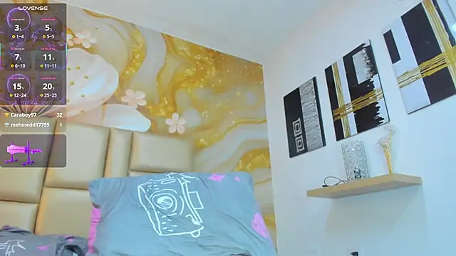 NahomiWalker_ webcam