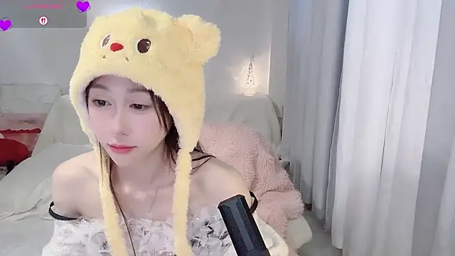 fayebae_11 (F young) - 🎯: 内衣裤 嘴唇👄含住冰块 直到水留下来