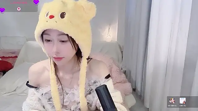fayebae_11 (F young) - 🎯: 内衣裤 嘴唇👄含住冰块 直到水留下来