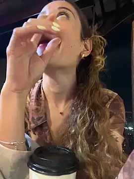 alana15's Stripchat show and profile