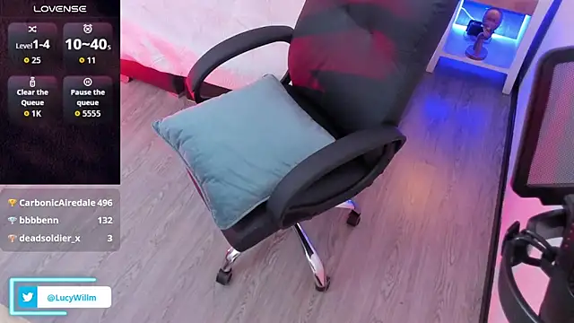 Lucy_Williiams webcam