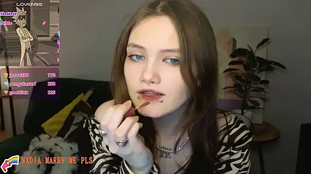 dilara_xbaby - Dilara_xBaby's free webcam - UK Sex Cams