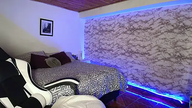 Camila_IRoose webcam