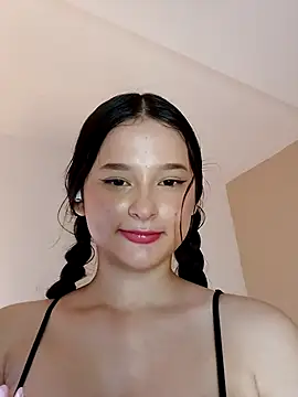 jasmineloki (F teen) - Spit my tits 😈