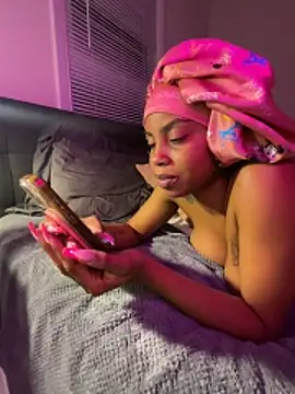 Webcam Model (TheRealOshunQueen)  is live.Free join now!