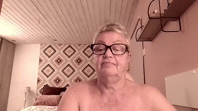 Mystery-Grandmother webcam
